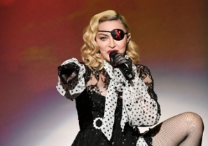 Madonna kendi biyografi filminin yönetmenliğini yapacak